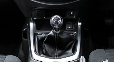 Nissan Navara SE Gears Shift